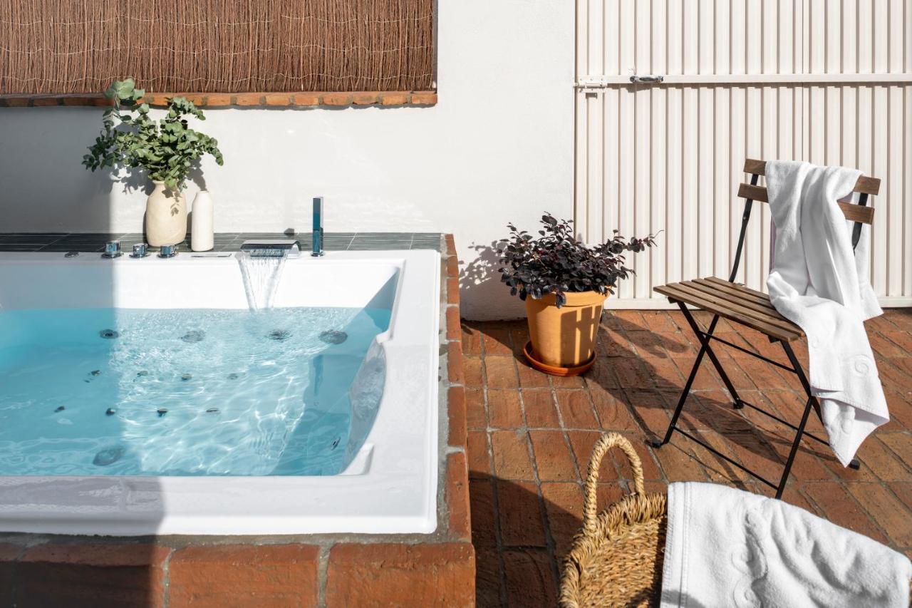Magno Apartments Robles With Jacuzzi And Private Parking Sevilha Exterior foto