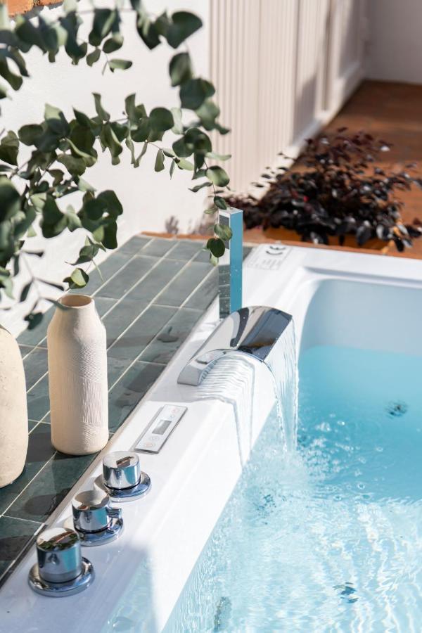 Magno Apartments Robles With Jacuzzi And Private Parking Sevilha Exterior foto